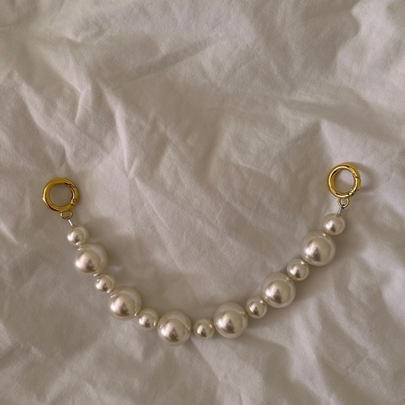 JW PEI Shoulder Bag — Ivory | Vegan Leather | *Removable Pearls and Gold Chain - Picture 3 of 11